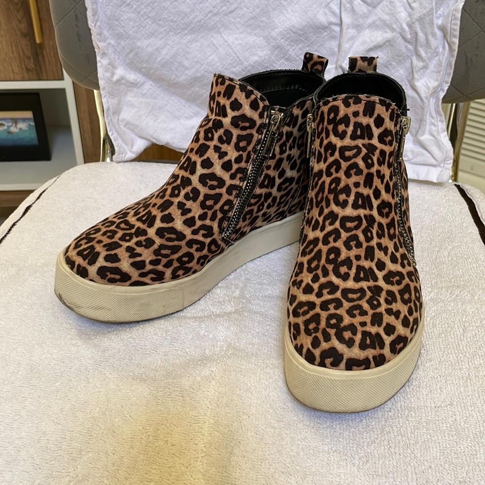 Size 7.5 cheetah print wedge platform sneakers